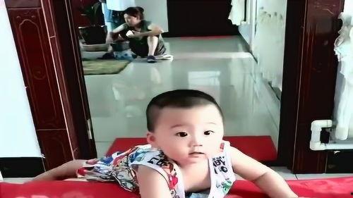 奶奶淡定吃瓜,诠释人生百态