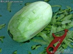 兄弟吃梨瓜,共享梨瓜甜蜜时光