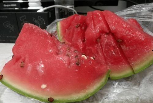 冰冻吃瓜很甜,揭秘冰冻西瓜的甜蜜诱惑
