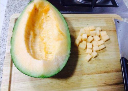 牛羊吃哈密瓜,哈密瓜成为牧场的甜蜜诱惑